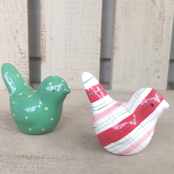 Vintage 1980s  Essential Homes Salt & Pepper Shakers Peppermint and Green Doves - Picture 11 of 12